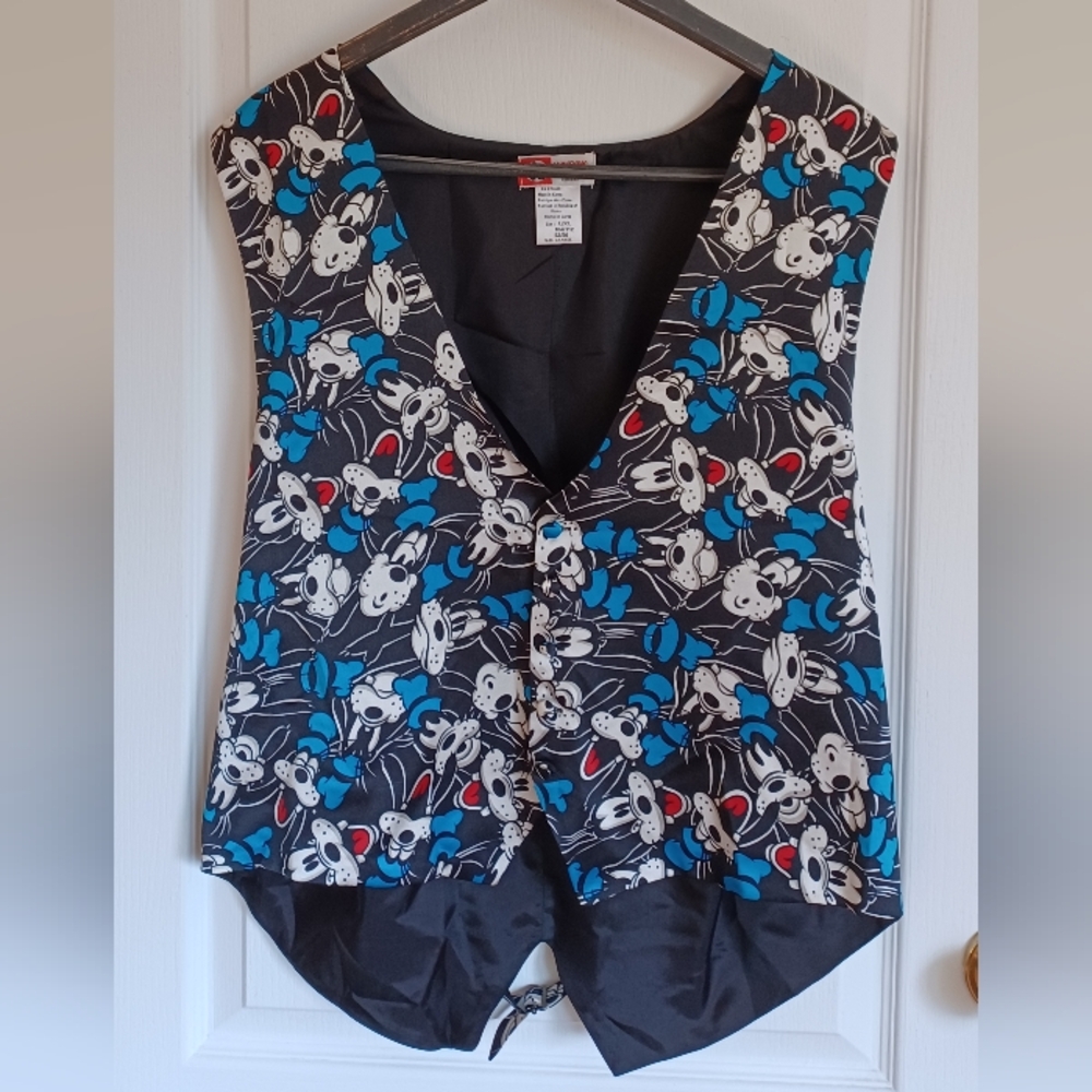 VTG DISNEY MICKEY, INC SIZE L/XL 100% SILK VEST FEATURING MANY FACES OF GOOFY